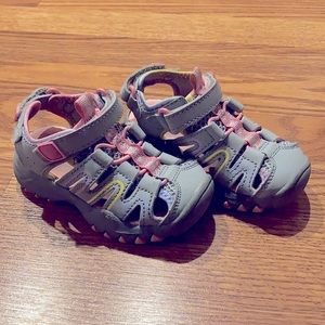 Toddler girl size 6 Cat & Jack gray and pink walking sandals